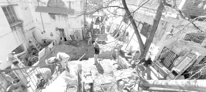 Maniobras. La tubería que sale del tanque De Birón será repuesta totalmente y tuvieron que abrir una zanja en la privada De Birón en el Cerro de los Remedios. Este tanque distribuye agua a un sector de la ciudad.