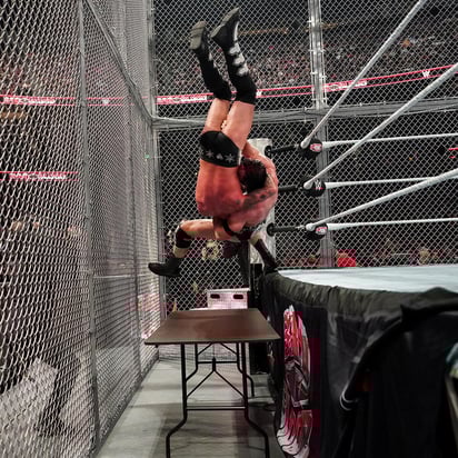 La lucha entre CM Punk vs Drew McIntyre es calificada como una de las mejores Hell in a Cell de la historia.