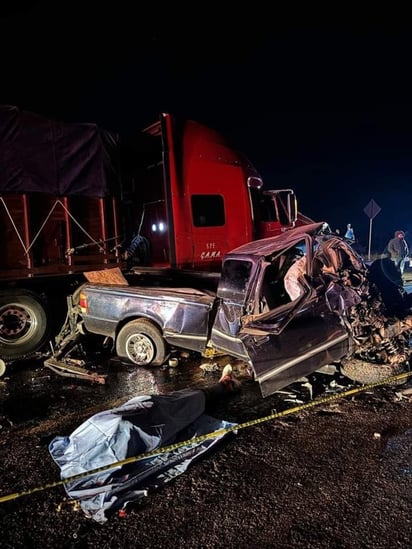 Caso. En un choque frontal, todos los integrantes de una familia murieron en la carretera Durango-Gómez Palacio, este viernes por la noche.