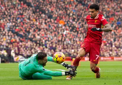 Así fue la jugada en que José Sá provocó la pena máxima sobre Luis Díaz.