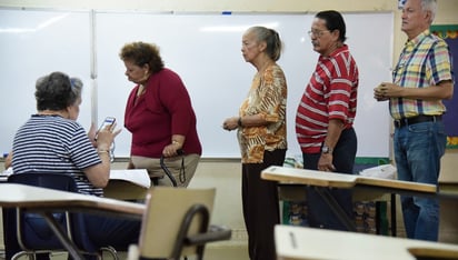 Analfabetas. En el país existen 4.2 millones de personas que no saben leer ni escribir y no todos son indígenas o de comunidades alejadas a las zonas urbanas.