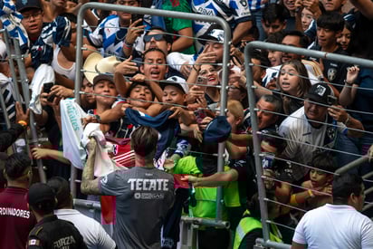 Así reaccionó la afición regiomontana al primer entrenamiento del astro español.