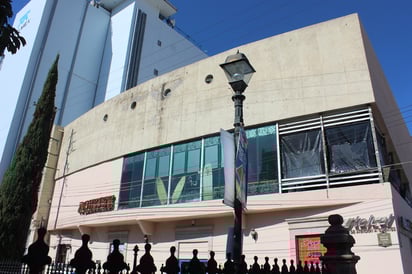 Cine Durango. Ubicado a un costado del Museo del Aguacate, este icónico recinto albergó algunos de los estrenos más memorables del siglo pasado; actualmente, este recinto es un estacionamiento y un centro de distribución de telefonía.