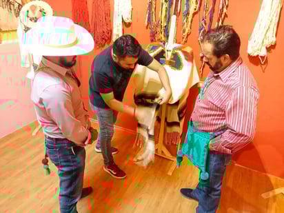 Objetivo. Con este préstamo se busca exponer la riqueza de la vestimenta tradicional femenina de diversos grupos indígenas de todo el país.