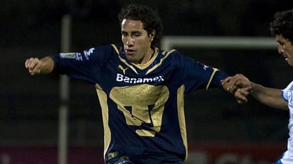 Juárez debutó como profesional en los Pumas en el 2007, y ahí se mantuvo como jugador hasta el 2010, cuando se fue al Celtic de Escocia.