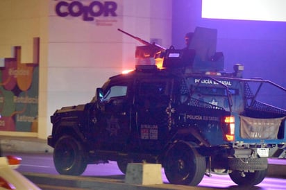 Reina. La coronacion de Desiree I, reina de los Juegos Florales y el Bicentenario de los mismos.