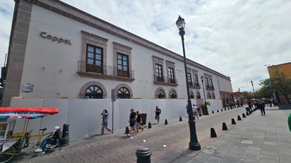 Así amaneció este inmueble, con diversas protecciones, hoy 4 de marzo del 2025.