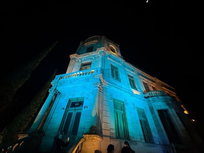 Expertos en astronomía explicaron a los participantes los detalles de los astros visibles durante la sesión de observación.