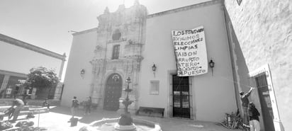 Situación. Después de que se fueron los simpatizantes de Jeison y Ruacho llegaron los de Ávila y tomaron el edificio central de la UJED; ahora son estos los que señalan que fueron robados.