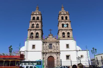 Catedral. Probablemente, este es el monumento más reconocible en el estado de Durango, y no es para menos, pues al estar en el mero centro de la ciudad, este suele ser identificado por gran parte de la población y turistas.