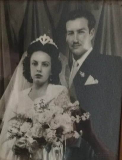 Recuerdo. Una foto de su boda. Glorita y su esposo Carlos eran unos jóvenes de 21 y 24 años en ese momento.