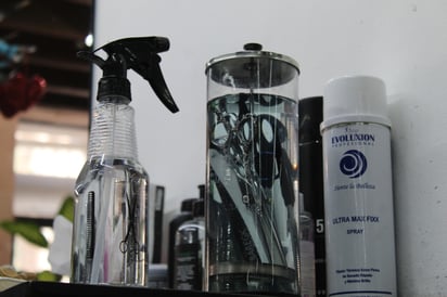 Herramientas. Ante todo, la higiene es lo más importante en las barberías, especialmente en los utensilios que suelen ser usados.