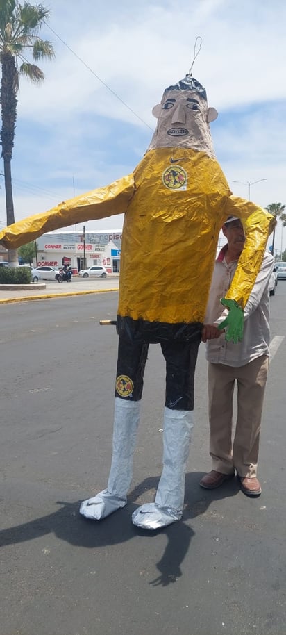 Judas. En el poblado 15 de Octubre es tradición que cada año se elabore, exhiba y queme el Judas.