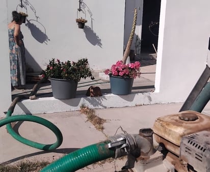 Pipas. En colonias y fraccionamiento donde faltó suministro se abasteció en el llenado a domicilio.