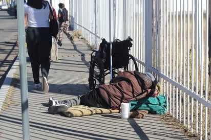 Discapacidad. Ceguera, parálisis o diversos malestares crónicos obligan a las personas a buscar diversas alternativas en la calle.