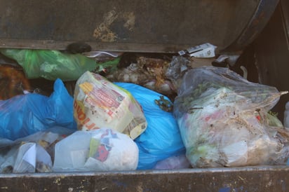 Transporte. Dependiendo la zona, pero siempre pasan los camiones de ciertas rutas a determinados días en determinadas horas, por lo que los vecinos de ciertas zonas deben estar atentos para poder sacar sus bolsas de basura con tiempo.