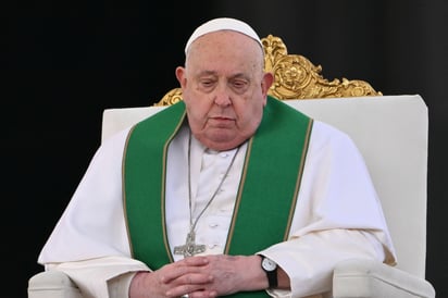 Francisco fue el primer, y hasta el momento único, Papa que decidió renunciar voluntariamente a su salario.