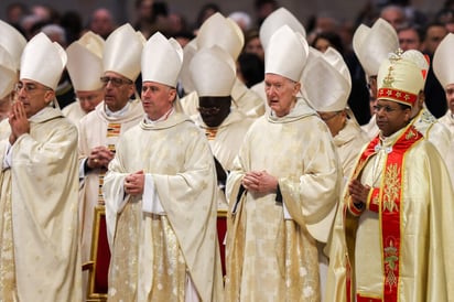 En El Vaticano, un cardenal cumple las obligaciones comunes que le son exigidas a cualquier trabajador, incluso teniendo que pagar impuestos.