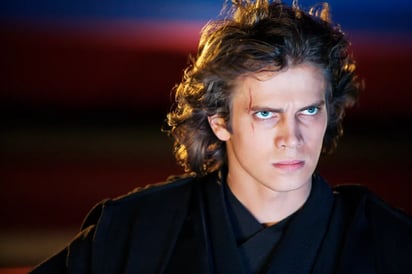 La evolución de Anakin como personaje es lo más destacado de esta cinta, pudiendon observar su metamorfosis hasta Darth Vader.