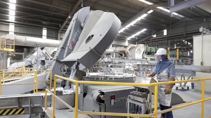 Recursos. La industria minera ha invertido millones de pesos en equipo para reducir accidentes laborales.