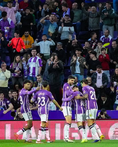 Los blanquivioletas picaron primero y pusieron en problemas por todo el primer tiempo a los culés.