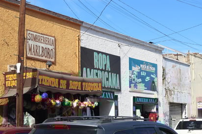 Variedades. La ropa no es lo único presente en estos lugares, pues libros, videojuegos u otro tipo de artículos suelen ser visibles en algunos puntos de la ciudad.
