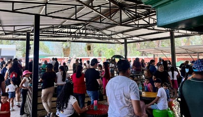 Taquilla. Desde la mañana hasta la tarde, familias acudieron, lo que tendrá un impacto positivo en taquilla.