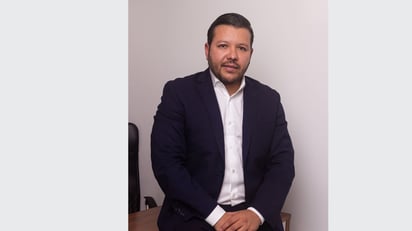 El doctor Ale Ismael González no solo dirige la Pain Clinic México, también es profesor en congresos internacionales.