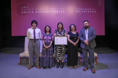 La autora destacó la importancia de unirse a una tradición poética mayoritariamente masculina.