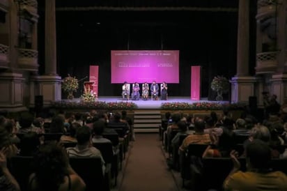 Su obra 'Electrocauterización' aborda el cuerpo y la herida desde una voz íntima y valiente.