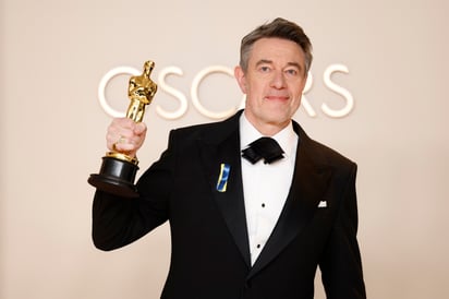 Peter Straughan, reciente ganador del premio de la Academia, será el principal escritor de esta cinta.