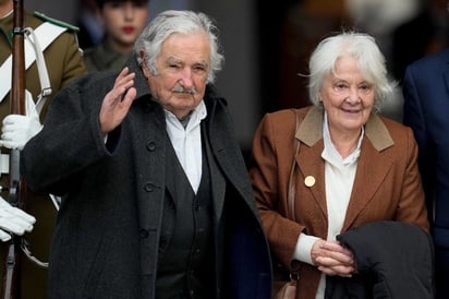 Su esposa, la exvicepresidenta de Uruguay, Lucía Topolansky, informó a los medios de comunicación sobre el deterioro en la salud de Mujica.