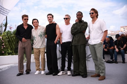 El elenco estelar de 'Eddington', Joaquin Phoenix, Emma Stone, Austin Butler y Pedro Pascal, posó para la prensa tras el estreno mundial.