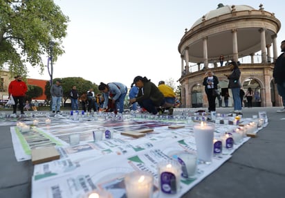 Vigilia. Madres buscadoras realizaron en marzo una vigilia en la Plaza de Armas para mostrar los rostros de sus desaparecidos.