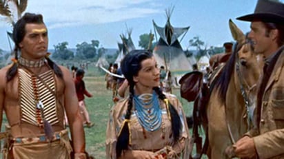 De manera oficial, Pluma Blanca de 1955 es reconocido como el primer largometraje rodado enteramente en Durango.