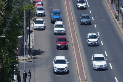 Urbanización. El exceso de carros, aunado al maltrato del transporte público o las construcciones, genera contaminación.
