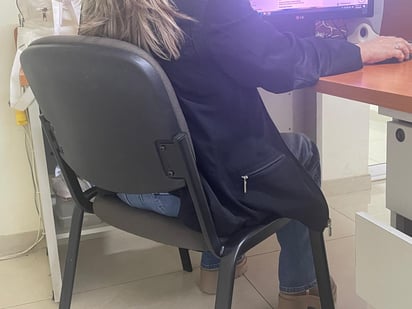 Todo empleador deberá proveer a su equipo de trabajo con sillas para que puedan trabajar de manera cómoda y adecuada.