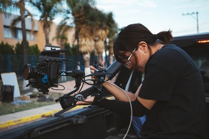 Técnica. Los directores de fotografía o sonidistas suelen requerir un amplio conocimiento en el uso de sus instrumentos.