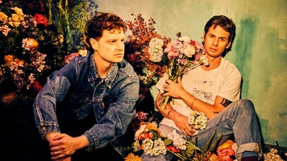 Foster The People viene de celebrar su décimo aniversario de fundación, por lo que esta gira representa ser una fiesta a lo grande.