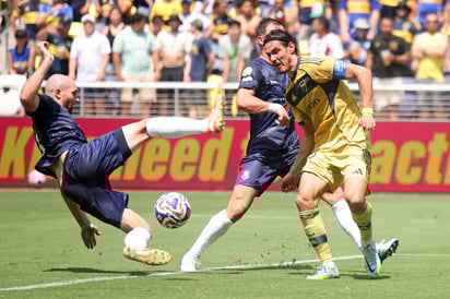 Gray fue de los elementos más destacados de su club, dejándolo todo en la cancha.