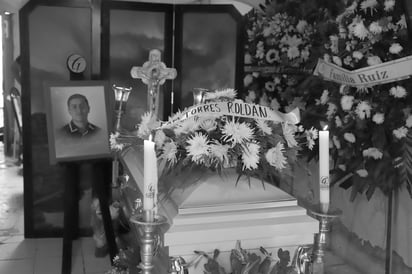 Funeral. El jueves, familiares y amigos dieron el último adiós a Jesús Salinas. 