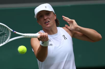 Świątek impuso condiciones desde el minuto uno, logrando su mejor marca en el Grand Slam inglés.