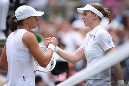 Aunque Samsonova lo intentó, la polaca demostró su temple y poderío, en busca del único Grand Slam que no ha conquistado.