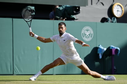 Djokovic demostró su jerarquía como uno de los mejores de la historia, avanzando con autoridad.