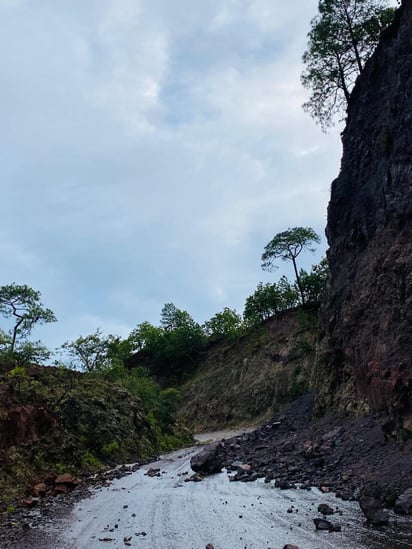 Caminos. Aunque se han destinado recursos, las carreteras y caminos no duran mucho.