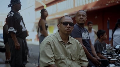 Con una duración de 66 minutos, el filme apuesta por una mirada cercana, sensible y honesta sobre los lazos comunitarios que surgen en los márgenes.