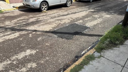 Imagen compartida por Obras Públicas Municipales sobre labores de bacheo emergente en la ciudad.