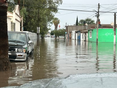 Acumulación. En varios puntos de la ciudad se registraron inundaciones de consideración.