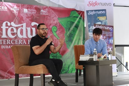 Participantes. Aldo Valdés y Saúl Rodríguez durante el diálogo en la Plaza de Armas.
