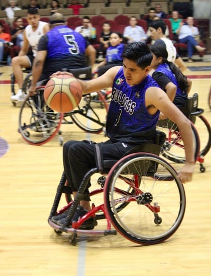 Siempre basquetbolista. Se adaptó y logró distinguirse como buen jugador.